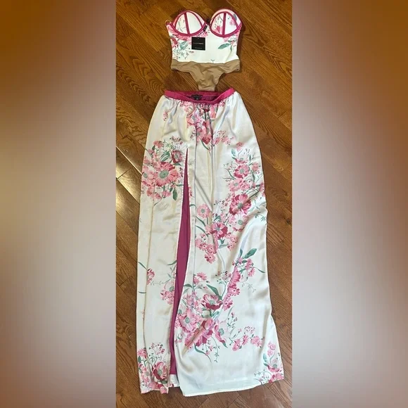 Jluxlabel floral suit. - Picture 2 of 5